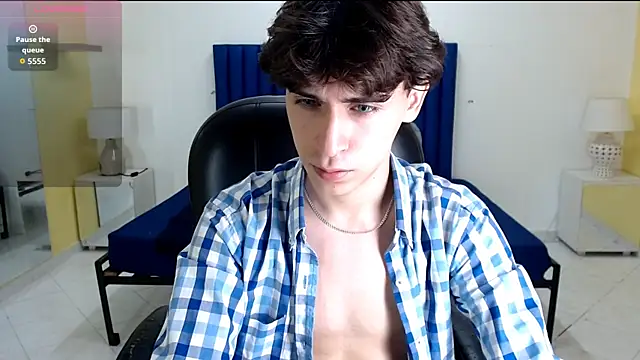 Snapshot of RoberthAlv chatting on 02-11-26, 01:44 RoberthAlv online show from 02-11-26, 01:44