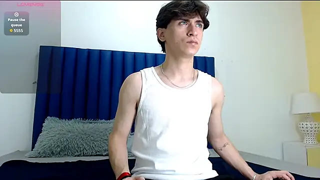 Snapshot of RoberthAlv chatting on 02-10-26, 02:05 RoberthAlv online show from 02-10-26, 02:05