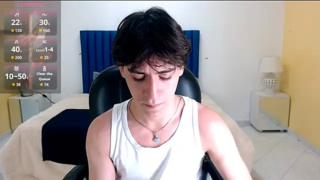 Snapshot of RoberthAlv chatting on 02-18-26, 02:02 RoberthAlv online show from 02-18-26, 02:02