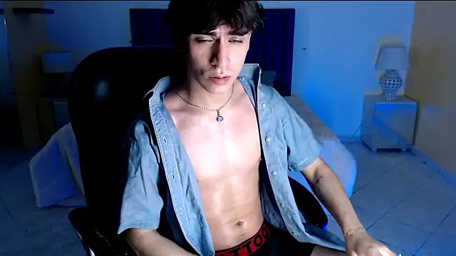 Snapshot of RoberthAlv chatting on 02-17-26, 01:41 RoberthAlv online show from 02-17-26, 01:41