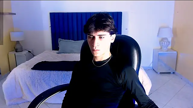 Snapshot of RoberthAlv chatting on 02-19-26, 01:52 RoberthAlv online show from 02-19-26, 01:52