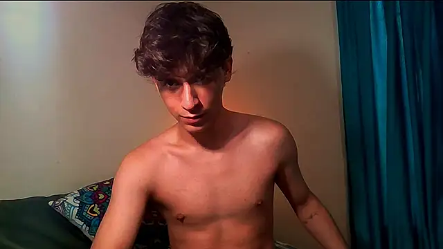 Snapshot of RoberthAlv chatting on 09-18-25, 11:35 RoberthAlv online show from 09-18-25, 11:35