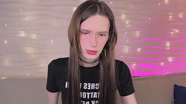 Snapshot of madi_snow chatting on 01-17-26, 05:44 madi snow online show from 01-17-26, 05:44