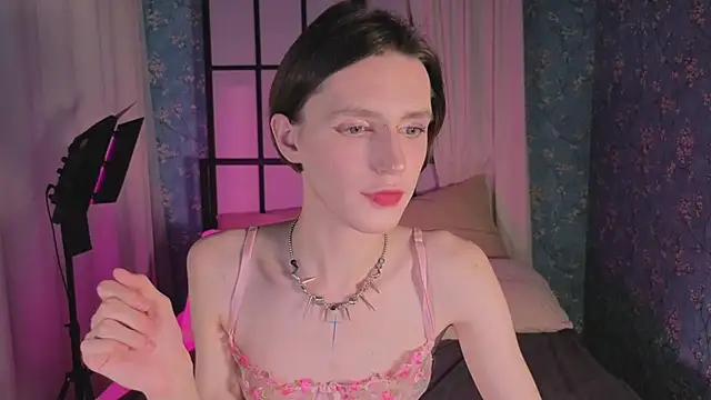 madi snow online show from 11-09-25, 12:20