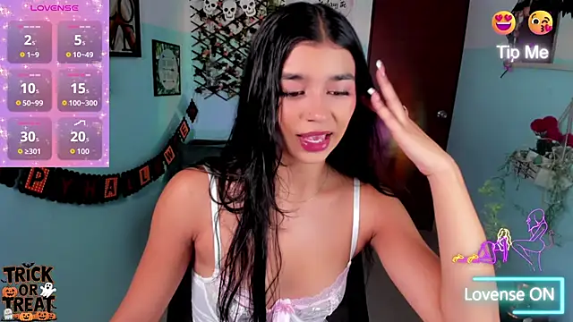 Elsa Pataky online show from 10-30-25, 02:25