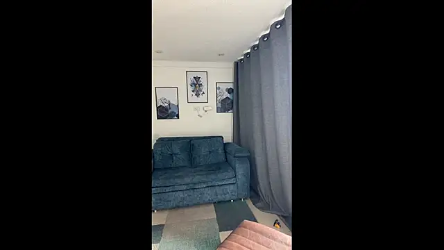 Lily June online show from 03-25-26, 05:45