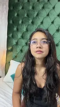 Lily June online show from 05-13-26, 04:58