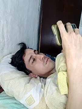 Dilanstrawberry online show from 02-01-26, 02:21