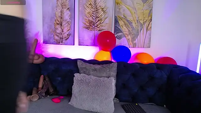 Snapshot of may_wood chatting on 06-24-26, 12:04 may wood online show from 06-24-26, 12:04