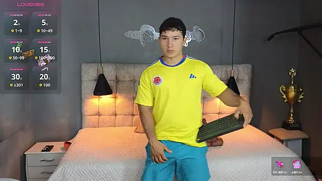 Snapshot of Horny_nick18 chatting on 09-30-25, 10:43 Horny nick18 online show from 09-30-25, 10:43