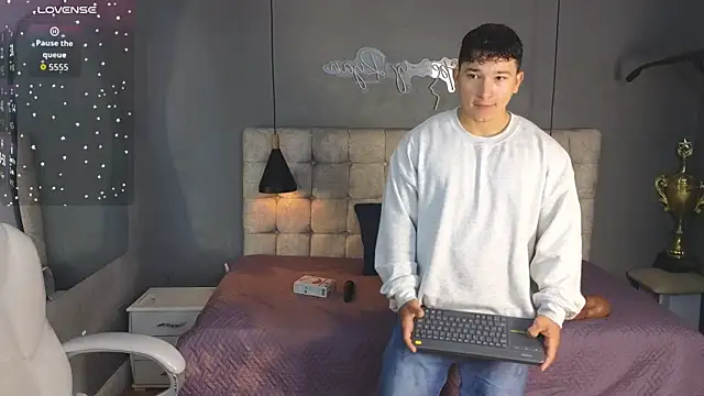 Snapshot of Horny_nick18 chatting on 10-29-25, 10:14 Horny nick18 online show from 10-29-25, 10:14