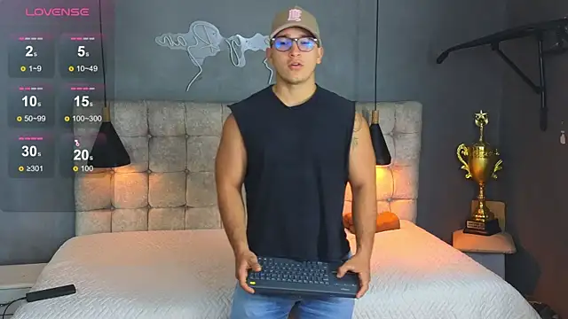 Snapshot of Horny_nick18 chatting on 12-23-25, 09:19 Horny nick18 online show from 12-23-25, 09:19