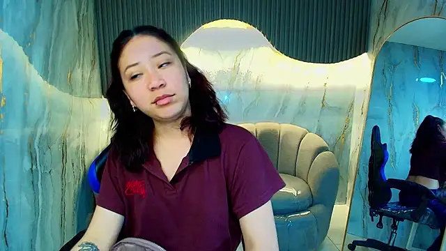 valentina r  online show from 12-18-25, 03:11