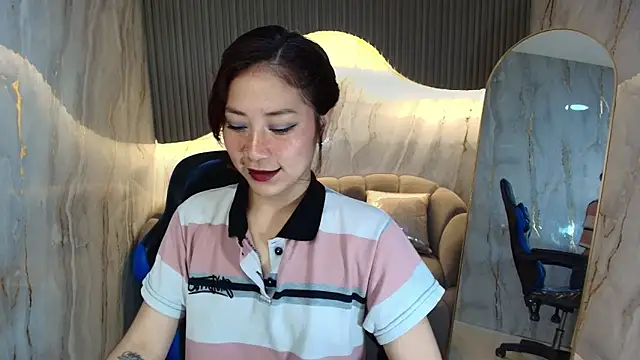 valentina r  online show from 11-18-25, 03:21