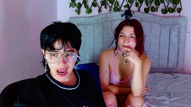 katalinathxandbritney1 online show from 12-15-25, 04:40