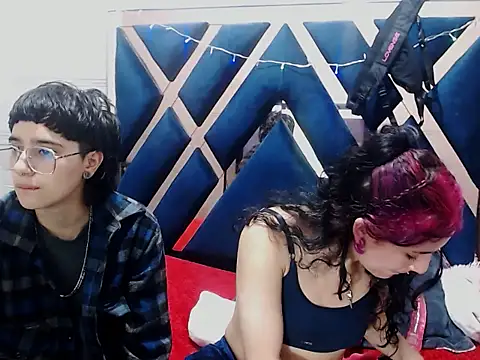 katalinathxandbritney1 online show from 01-12-26, 12:28