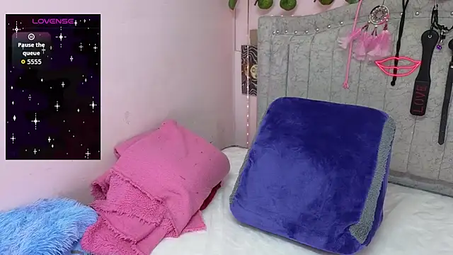 katalinathxandbritney1 online show from 09-19-25, 09:19