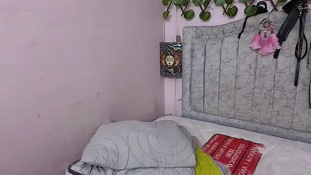 katalinathxandbritney1 online show from 10-01-25, 07:40