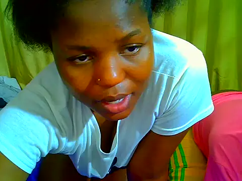 SweetHoney21  online show from 05-31-26, 06:09