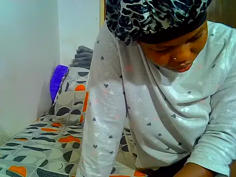 SweetHoney21  online show from 06-15-26, 04:56
