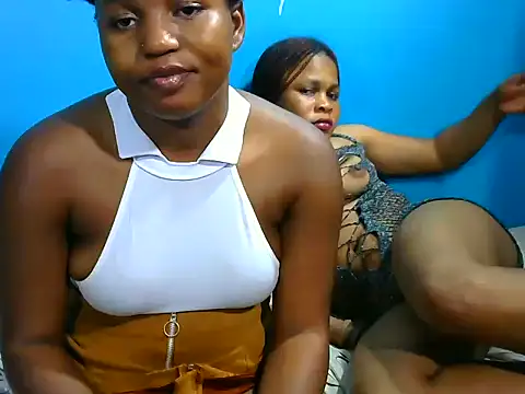 Snapshot of SweetHoney21_ chatting on 10-07-25, 12:33 SweetHoney21 online show from 10-07-25, 12:33