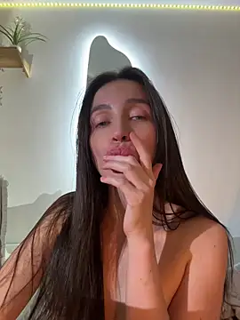 Snapshot of karinasantos_ chatting on 07-15-26, 02:40 karinasantos online show from 07-15-26, 02:40