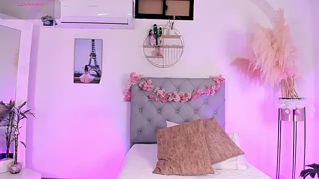 MartinnaGreco online show from 12-15-25, 08:36