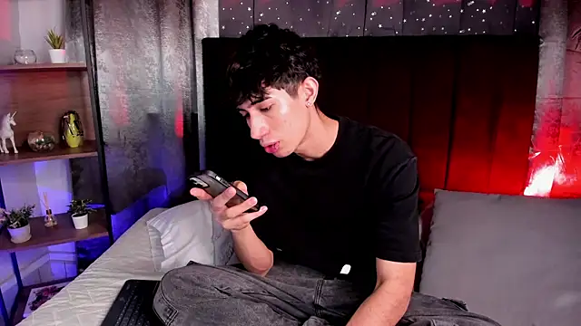 MartinnaGreco online show from 10-30-25, 05:32