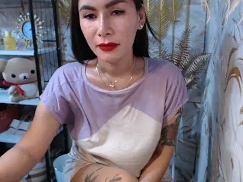 Snapshot of tshot_izzy_88 chatting on 04-18-26, 12:02 tshot izzy 88 online show from 04-18-26, 12:02