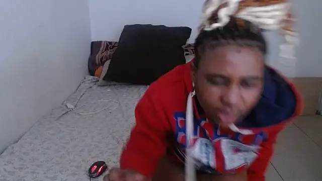 EbonyEssence online show from 11-28-25, 10:04