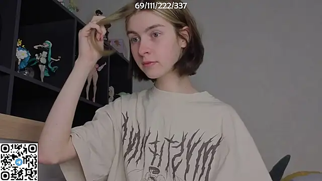 Snapshot of bertamimi chatting on 10-13-25, 06:53 bertamimi online show from 10-13-25, 06:53