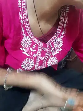 Snapshot of Naira-Tripathi chatting on 10-17-25, 05:55 Naira-Tripathi online show from 10-17-25, 05:55