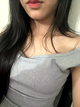 Snapshot of Desi_sara chatting on 10-18-25, 03:47 Desi sara online show from 10-18-25, 03:47