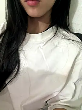 Snapshot of Desi_sara chatting on 10-14-25, 02:50 Desi sara online show from 10-14-25, 02:50