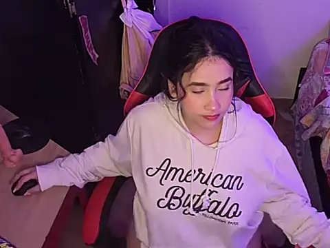 Snapshot of ChloeSnoww chatting on 10-02-25, 03:32 ChloeSnoww online show from 10-02-25, 03:32