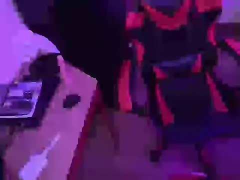 Snapshot of ChloeSnoww chatting on 09-30-25, 03:23 ChloeSnoww online show from 09-30-25, 03:23