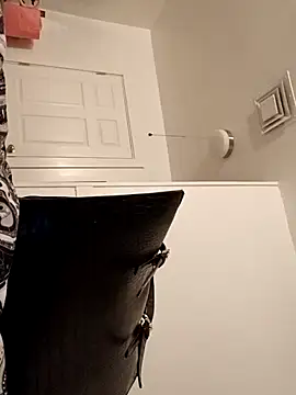 sarahkat86 online show from 02-14-26, 12:00