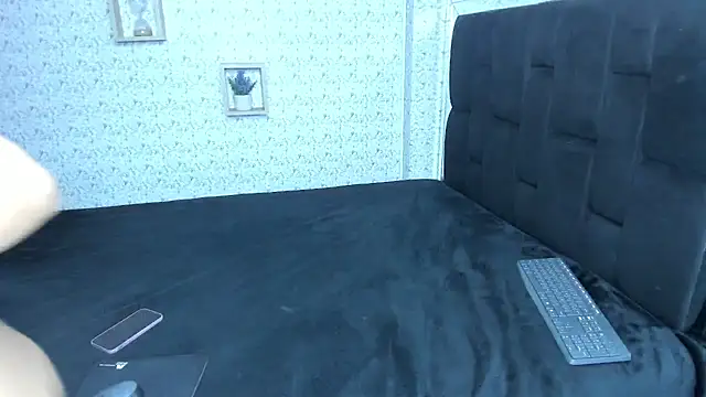 Snapshot of lisa_logan chatting on 09-26-25, 03:24 lisa logan online show from 09-26-25, 03:24
