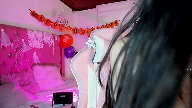 Jade rey  online show from 10-18-25, 09:06