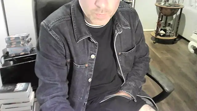 Snapshot of Chrisprngr chatting on 09-29-25, 11:54 Chrisprngr online show from 09-29-25, 11:54