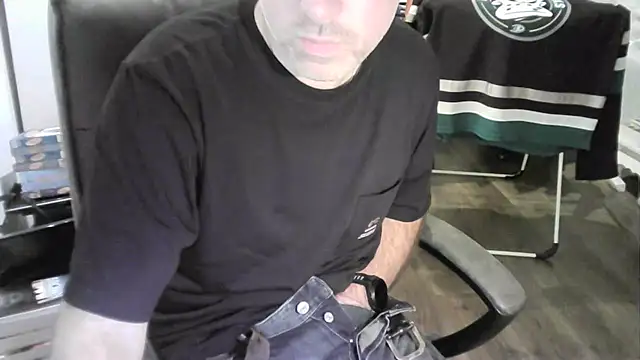Snapshot of Chrisprngr chatting on 10-12-25, 08:54 Chrisprngr online show from 10-12-25, 08:54