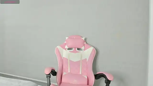 kendal hot01 online show from 11-20-25, 12:06