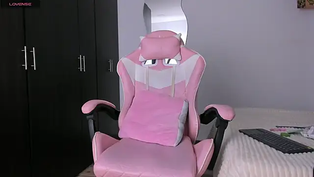 kendal hot01 online show from 04-07-26, 07:04