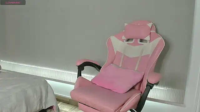 kendal hot01 online show from 11-26-25, 05:57