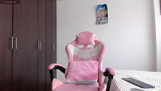 kendal hot01 online show from 03-18-26, 04:41