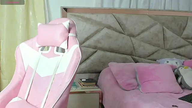 kendal hot01 online show from 10-30-25, 12:14