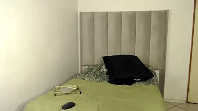 Trans fairy online show from 11-12-25, 05:39