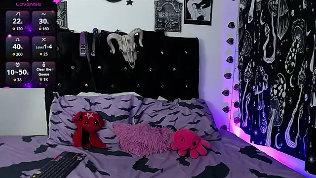 mayaREDdoll online show from 10-31-25, 05:37