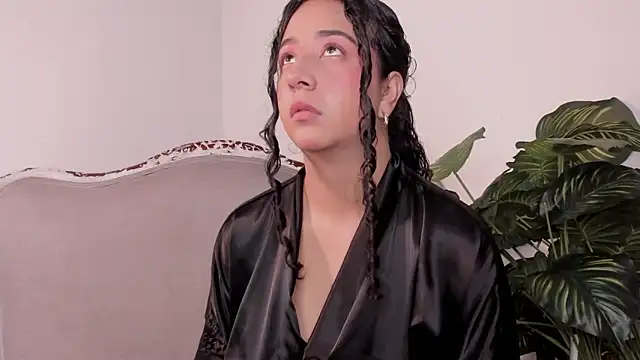 BellaSwwan online show from 11-14-25, 01:37