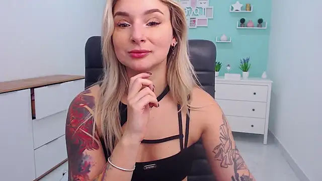 LilFleurish online show from 11-26-25, 05:18